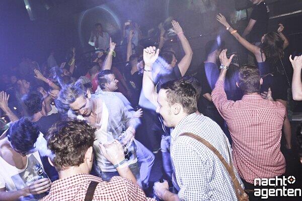 "Gute Laune Hoch 10" im Ampere am Samstag (6.10.12) - alle Bilder von dieser Party gibt's auf www.nachtagenten.de