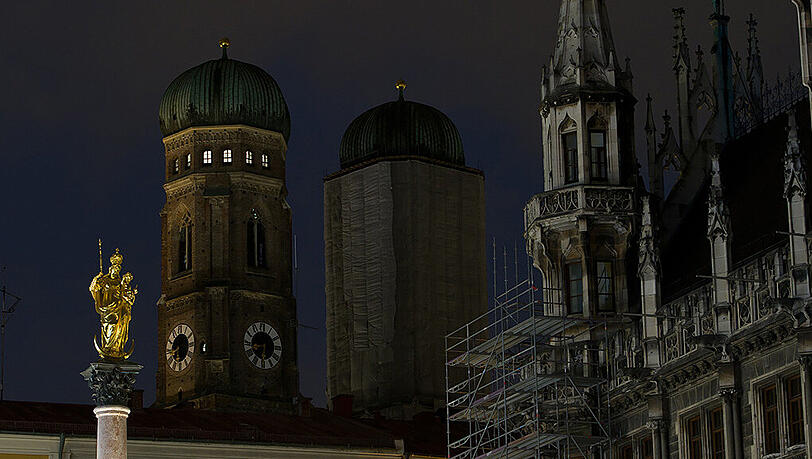 Auch Frauenkirche und Rathaus (wie hier 2012) werden am Samstag für eine Stunde im Dunkeln stehen. Auch Frauenkirche und Rathaus (wie hier 2012) werden am Samstag für eine Stunde im Dunkeln stehen.