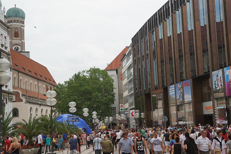 Voll: Die Fußgängerzone am verkaufsoffenen Sonntag.