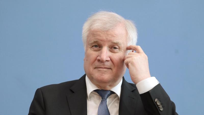 Innenminister Horst Seehofer spricht Mitte Oktober in der Bundespressekonferenz zu Journalisten. Innenminister Horst Seehofer spricht Mitte Oktober in der Bundespressekonferenz zu Journalisten.
