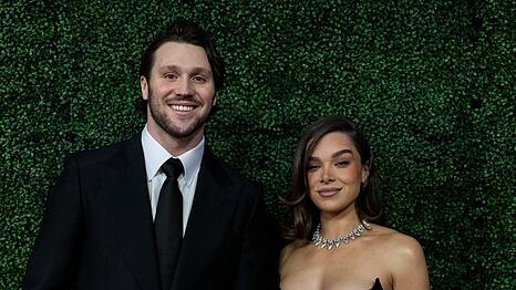 Hailee Steinfeld und Josh Allen sind das neue Superstar-Ehepaar.
