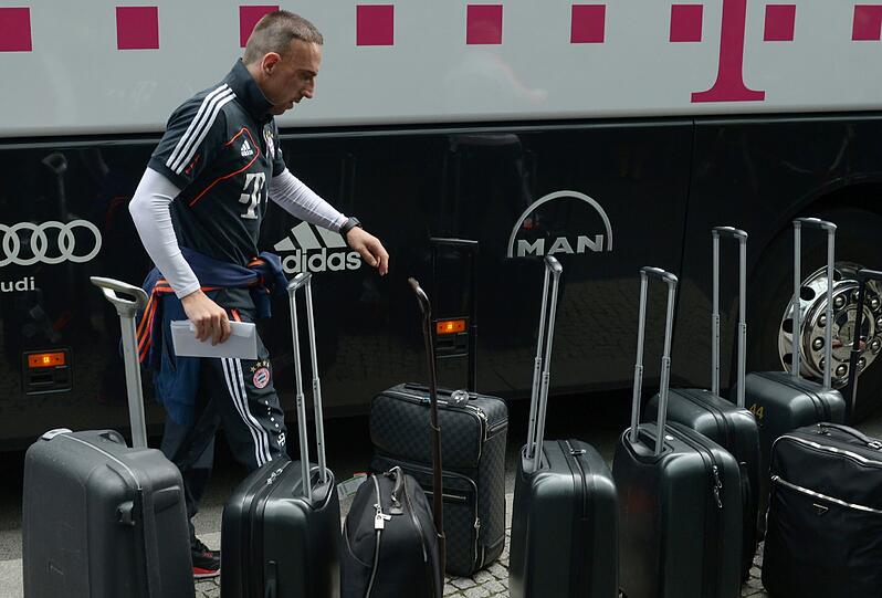 Berlin! Berlin! Der FC Bayern ist am Regent Hotel angekommen. Die Bilder