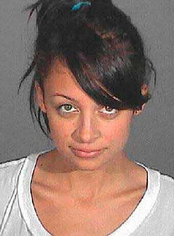 Die Polizei hatte Nicole Richie bekifft in ihrem Wagen aufgegriffen. Bereits nach anderthalb Stunden kam die im vierten Monat Schwangere frei.