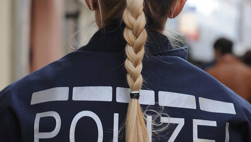 Brustimplantate sind kein Hindernis für den Polizeidienst, entschied das Oberverwaltungsgericht in Berlin. Brustimplantate sind kein Hindernis für den Polizeidienst, entschied das Oberverwaltungsgericht in Berlin.