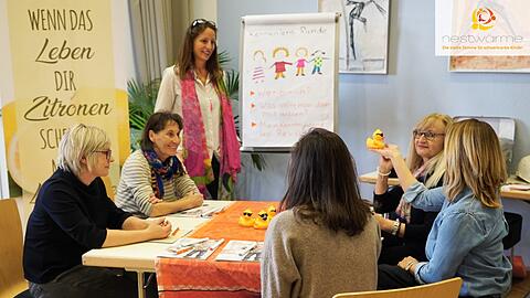 Bei einem Resilienztraining von "Nestwärme e.V." lernen Eltern unter anderem Strategien, mit Stresssituationen entspannter umzugehen.