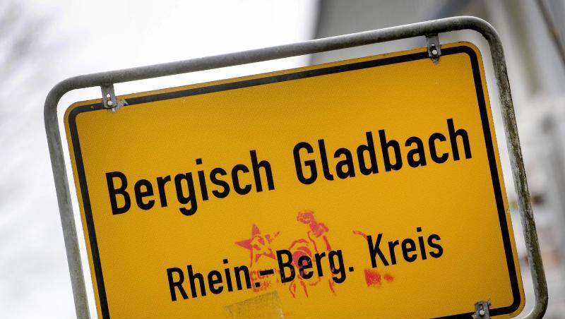 Im Zusammenhang mit einem Fall von Kindesmissbrauch in Bergisch Gladbach sind inzwischen vier Personen verhaftet worden. Im Zusammenhang mit einem Fall von Kindesmissbrauch in Bergisch Gladbach sind inzwischen vier Personen verhaftet worden.