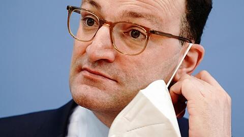 "Fehlen einer systematischen Mengensteuerung": Das Gesundheitsministerium von Ressortchef Jens Spahn wird vom Bundesrechnungshof für die Beschaffung von Corona-Schutzmasken gerügt.