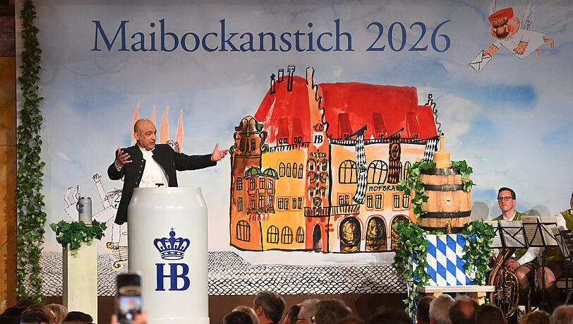 Django As&uuml;l spricht beim Maibock-Anstich 2026 im Festsaal des Hofbr&auml;uhaus. +++ dpa-Bildfunk +++