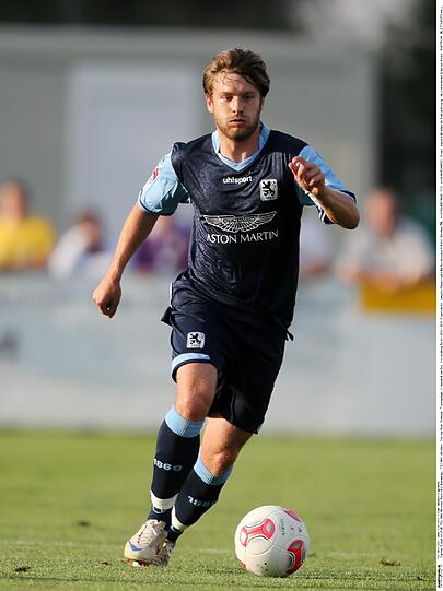 DANIEL HALFAR: Schaltete seinen Dribbel-Turbo nur selten an, scheint sich eine kleine Auszeit genommen zu haben nach seinen zuletzt starken Auftritten. Aber er sorgt immer für Gefahr. NOTE 3