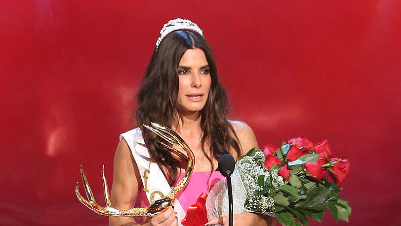 Da war sie noch in bester Stimmung: Sandra Bullock mit ihrem Guys' Choice Award Da war sie noch in bester Stimmung: Sandra Bullock mit ihrem Guys' Choice Award