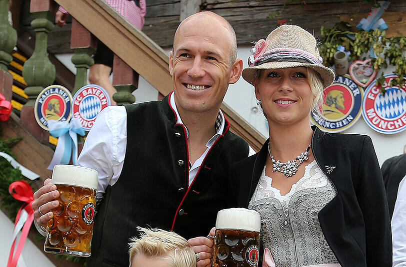 Bei den Münchnern fühlt sich Robben pudelwohl. 2017 läuft sein Vertrag zwar aus, er hat aber schon mehrmals angedeutet, dass er sich vorstellen kann, seine Karriere beim FC Bayern zu beenden. Mit 31 Jahren kann die aber noch lange, lange dauern.