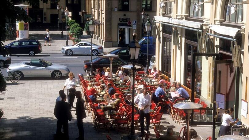 Das ehemalige Café Roma an der Maximilianstraße. Hier war vor 50 Jahren ein Kulturkampf entfacht. Das ehemalige Café Roma an der Maximilianstraße. Hier war vor 50 Jahren ein Kulturkampf entfacht.