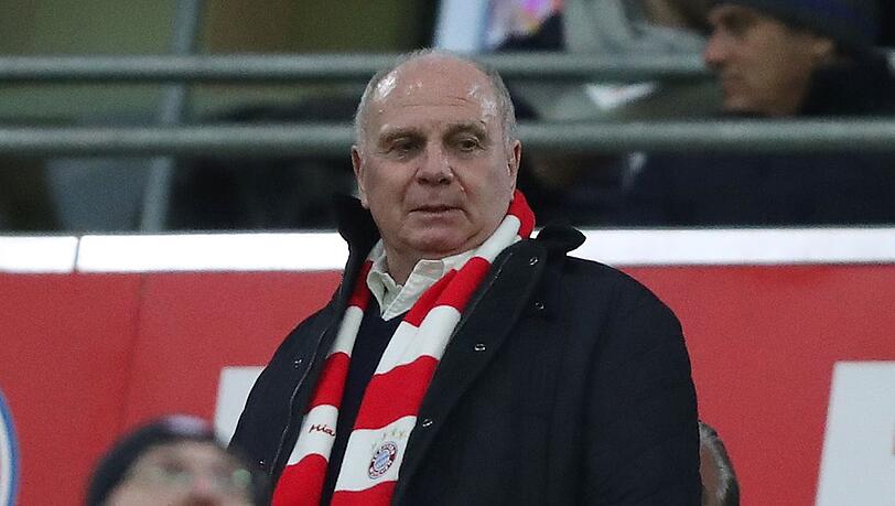 Hat stets ein Auge auf seinen FC Bayern: Uli Hoeneß. Hat stets ein Auge auf seinen FC Bayern: Uli Hoeneß.
