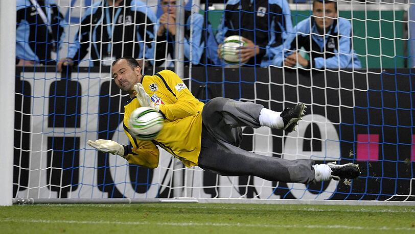 Hielt 2009 gegen Hertha BSC zwei Elfmeter: Gábor Király. Hielt 2009 gegen Hertha BSC zwei Elfmeter: Gábor Király.