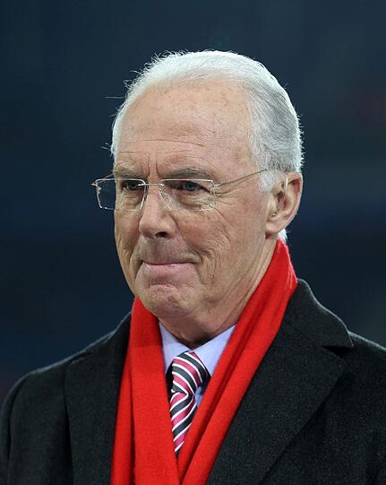 Beckenbauer schätzt die Situation der Bayern sehr enrnst ein.