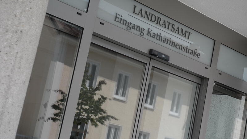 Im Landratsamt Traunstein ging am Donnerstagmorgen eine E-Mail mit einer Bombendrohung ein.