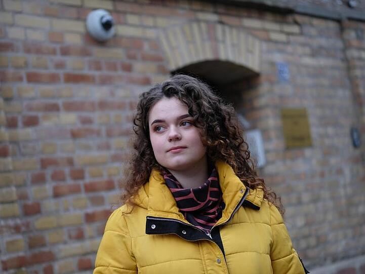 Die Schülerin Lidia Edel ist Leiterin des Kunstprojekts Synagogentür Halle.