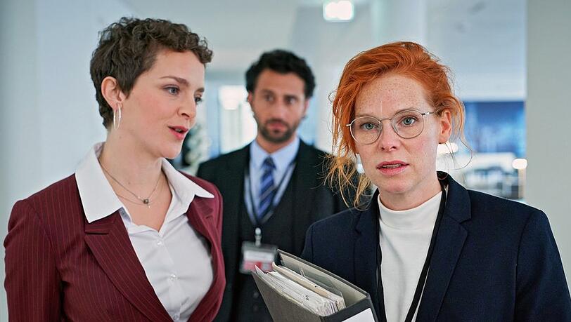 "Verunsichert - Alles Gute für die Zukunft": Für die Freundschaft von Franziska (Henny Reents, r.) und Judith (Karoline Bär) wird ein Rechtsstreit zur Belastungsprobe.