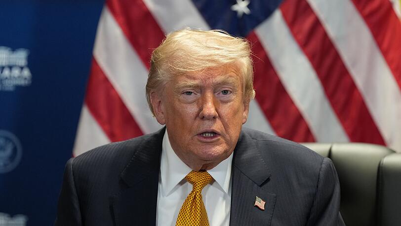 US-Präsident Trump droht dem Iran weitere Angriffe an. US-Präsident Trump droht dem Iran weitere Angriffe an.