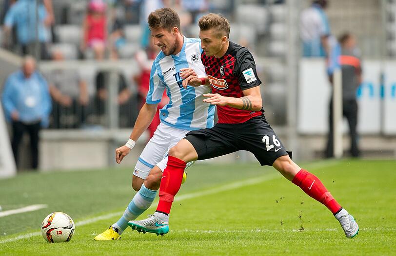 MILOS DEGENEK NOTE 3: Trainer Fröhling setzt große Stücke auf den Neuzugang und brachte ihn diesmal auf der Sechs. Nach anfänglicher Findungsphase gut eingebunden und spielte &ndash; im Gegensatz zu seinen vielen Vorgängern - sogar den ein oder anderen gefährlichen Steilpass. Könnte was werden.