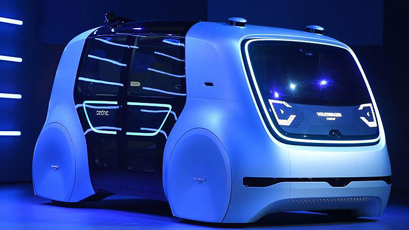 VW präsentiert auf dem Genfer Autosalon nicht nur PS-Monster, sondern auch den "Sedric", einen Konzeptentwurf für autonomes Fahren.