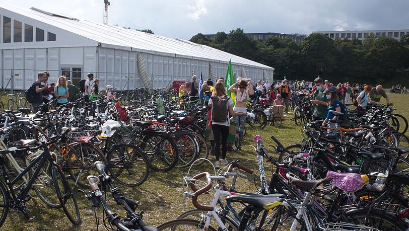Radl-Parkplatz auf der Wiesn. Radl-Parkplatz auf der Wiesn.