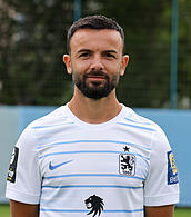 Albion Vrenezi: Rechtsaußen - Trikotnummer 9 Albion Vrenezi: Rechtsaußen - Trikotnummer 9