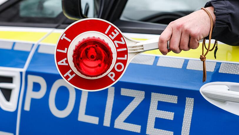 Die Polizei kontrollierte einen Lebensmitteltransporter. (Symbolbild)