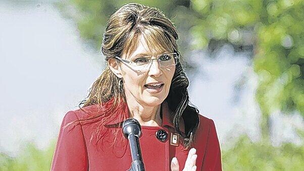 Im Garten ihres Hauses in Wasilla: Sarah Palin. Auch die Viereinhalb-Stunden-Pendelei in die Hauptstadt soll sie genervt haben. Foto: AP Im Garten ihres Hauses in Wasilla: Sarah Palin. Auch die Viereinhalb-Stunden-Pendelei in die Hauptstadt soll sie genervt haben. Foto: AP