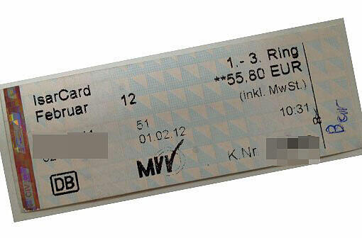 Mit dem richtigen Papier und den entsprechenden Druckbuchstaben sehen die Fälschungen den echten MVV-Monatskarten täuschend ähnlich.