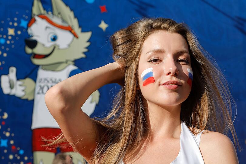 Bunt und lebendig: Fußball-Fans aus aller Herren Länder bevölkern während der WM die russischen Städte.