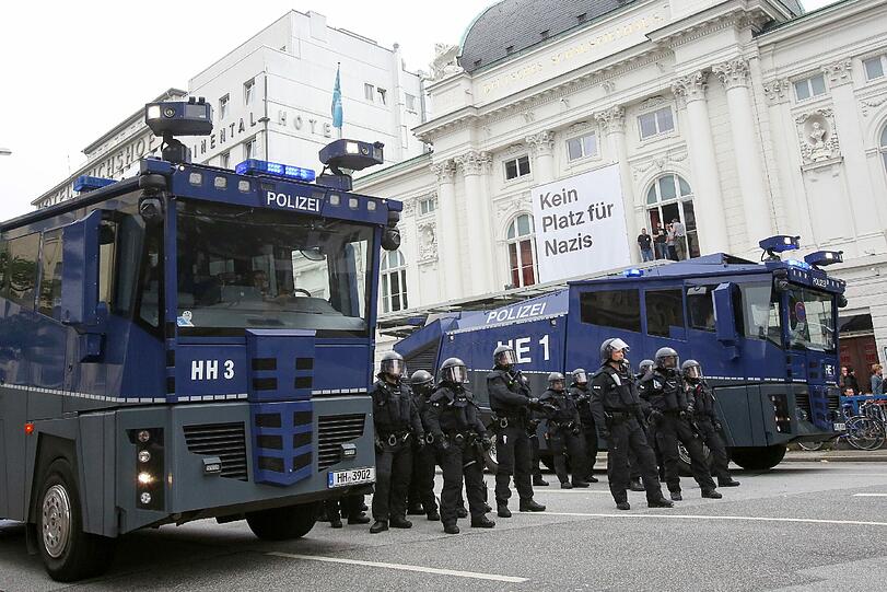 Bei Protesten gegen Rechts kam es am Samstag in Hamburg zu Ausschreitungen!