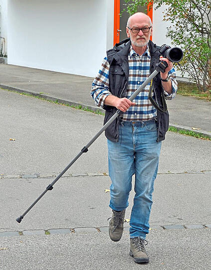 Mit Kamera und Stativ ausgestattet, immer auf der Suche nach einem neuen Kindl: Josef Gögler. Foto: privat
