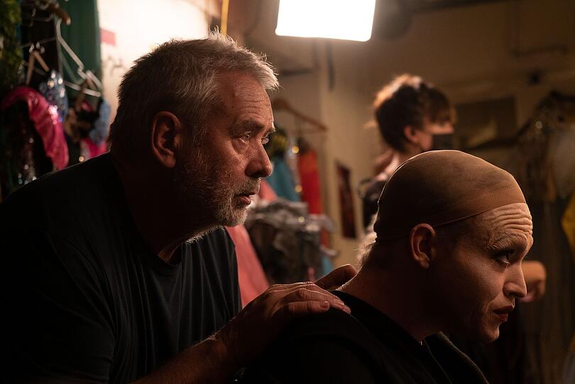 Luc Besson mit dem Hauptdarsteller Caleb Landry Jones.