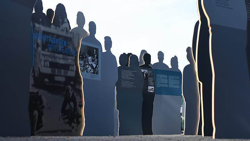 234 Silhouetten sollen an die Toten und Verletzten des Wiesn-Attentats vom 26. September 1980 erinnern. 234 Silhouetten sollen an die Toten und Verletzten des Wiesn-Attentats vom 26. September 1980 erinnern.