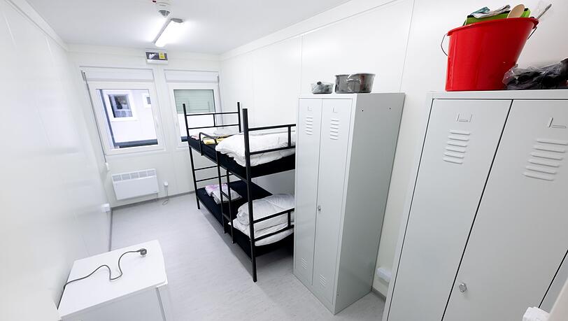 Bayern will besonders Unterkünfte in Hotels oder Notunterkünften abbauen. (Symbolbild) Bayern will besonders Unterkünfte in Hotels oder Notunterkünften abbauen. (Symbolbild)