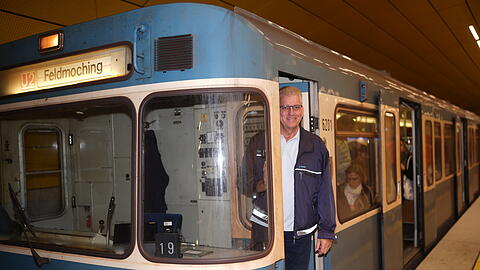 U-Bahnfahrer Heinz Schmiedl geht mit den A-Wagen in Rente.