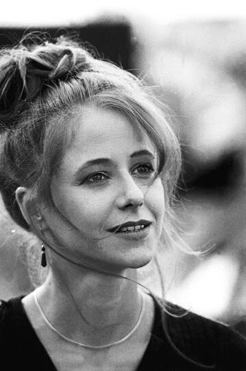 Als junges Mädchen wurde Silvia Seidel mit der ZDF-Serie &bdquo;Anna&ldquo; berühmt. Mit 17 Jahren begeisterte sie an der Seite von Patrick Bach als talentierte Ballett-Schülerin ein Millionenpublikum. Viele Mädchen ließen sich damals von der Ballettbegeisterung anstecken. Ein Kinofilm folgte. Die schönsten Bilder aus Serie und Film