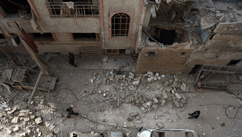 Bei Luftangriffen und Raketenbeschuss des syrischen Regimes sind in Rebellengebieten östlich der Hauptstadt Damaskus mindestens 45 Menschen ums Leben gekommen Bei Luftangriffen und Raketenbeschuss des syrischen Regimes sind in Rebellengebieten östlich der Hauptstadt Damaskus mindestens 45 Menschen ums Leben gekommen