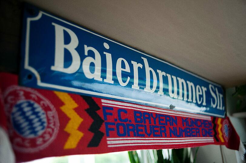 Klare Verhältnisse im Bräustüberl in der Bierbrunner Straße: Hier hält man zu den Roten.