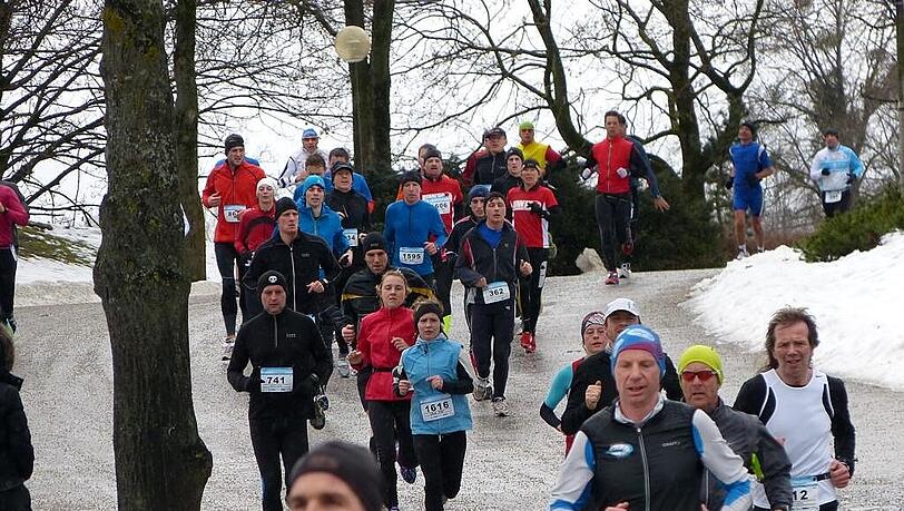 Rennen hält warm: Jogger bei einem der letzten Winterläufe. Rennen hält warm: Jogger bei einem der letzten Winterläufe.