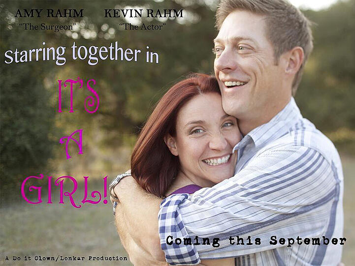 Strahlend vor Babyglück: Amy und Kevin Rahm