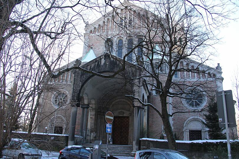 Auf der Maximilianskirche ist kein Drohnenflugplatz.