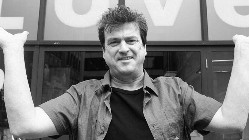 Der Sänger der britischen Band Bay City Rollers, Les McKeown, ist tot. Er starb am 20. April mit 65 Jahren.