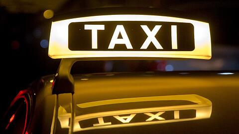 Noch bevor das Taxi losfährt, muss man einen Grundpreis von 5,30 Euro zahlen. 2025 steigt dieser auf 5,70 Euro