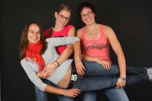 Halten fest zusammen: Die drei Dürr-Schwestern Katharina (rechts), Lena (Mitte) und Franziska.