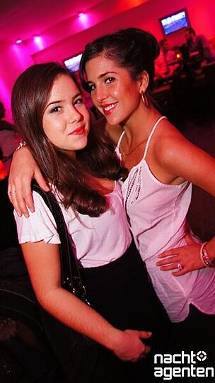 Heiße Mädels und sexy Moves bei "DJ A-Les B-Day Bash" im Crown's Club. Mehr Bilder gibt es unter www.nachtagenten.de.