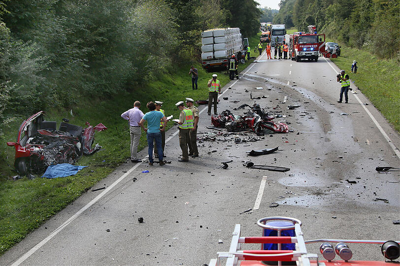 Weitere Bilder vom Verkehrsunfall auf der B12 bei Marktl und Simbach.
