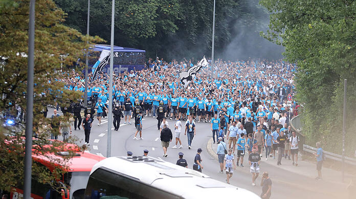 Die Löwen-Fans wollen gemeinsam von der Innenstadt ins Donaustadion ziehen (Archivbild).