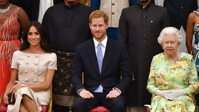 Queen Elizabeth II., Prinz Harry und Herzogin Meghan (v.r.n.l.) im Jahr 2018.